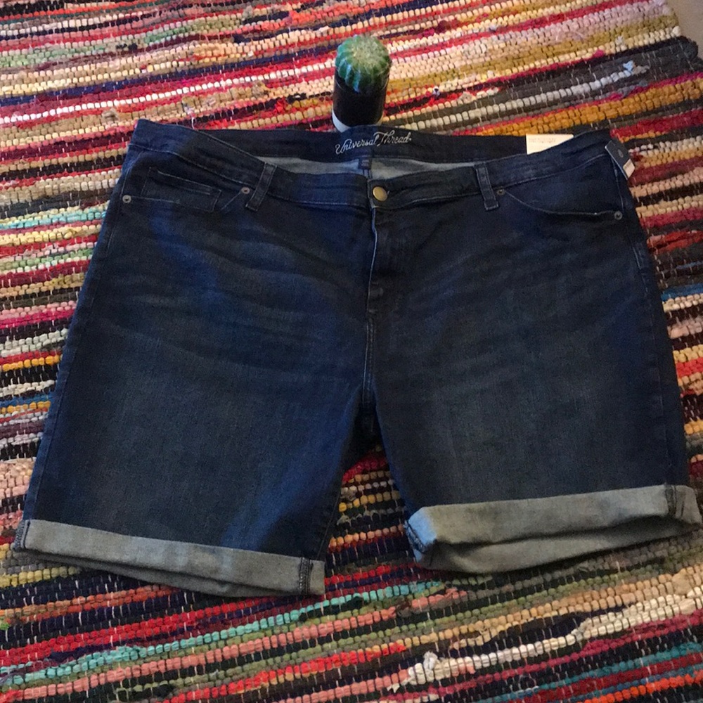 Universal thread Bermuda shorts26W NWT